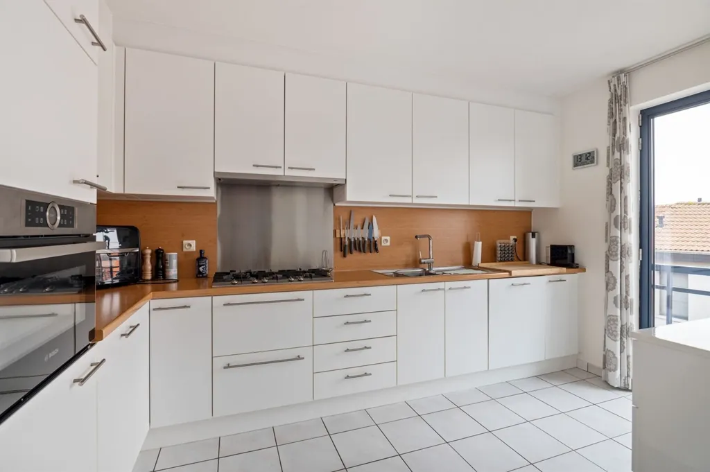 Cuisine - Appartement Rénové avec Garage à Kapellen