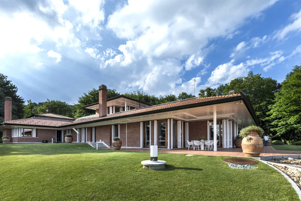 Exterior - Luxury Villa with Panoramic Views in Turin