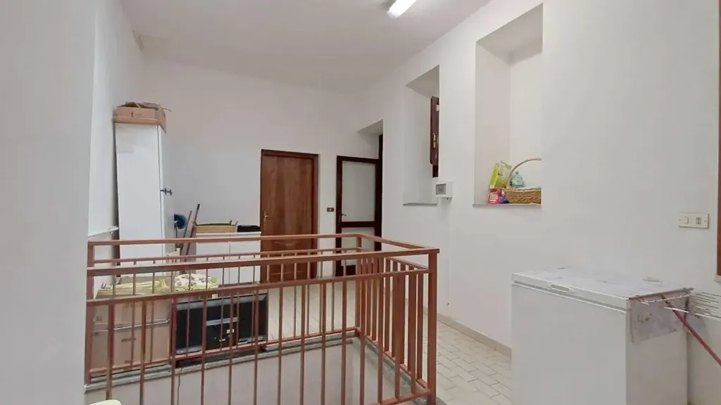 Entrée - 5-Bedroom Apartment with Balcony in Cirié