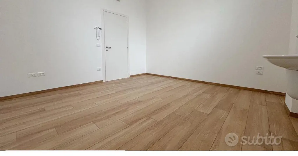 Toad - Office Space with Parking in Montesilvano