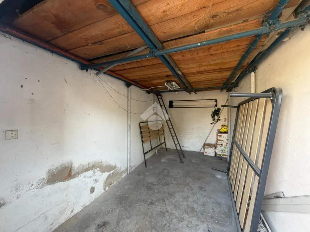 Garaaž - 3-Bedroom Apartment with Terrace in Modena