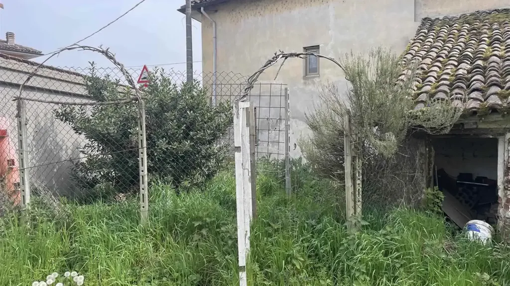 Aed - Independent House with Courtyard in Mede