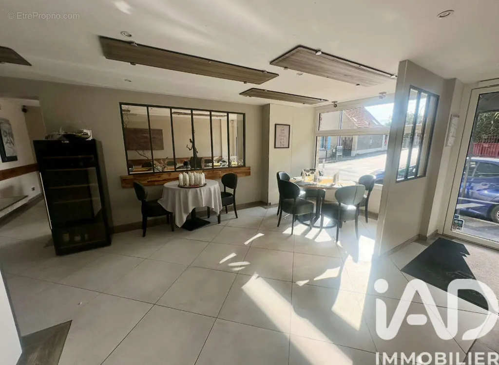 Dining Room - Restaurant with Terrace in Saint-Germain-Les-Arpajon