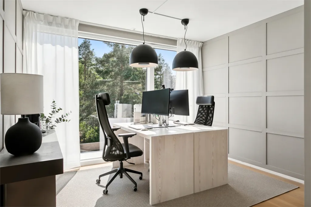 Kabinet - Modern Two-Storey Flat with Garden in Klinta