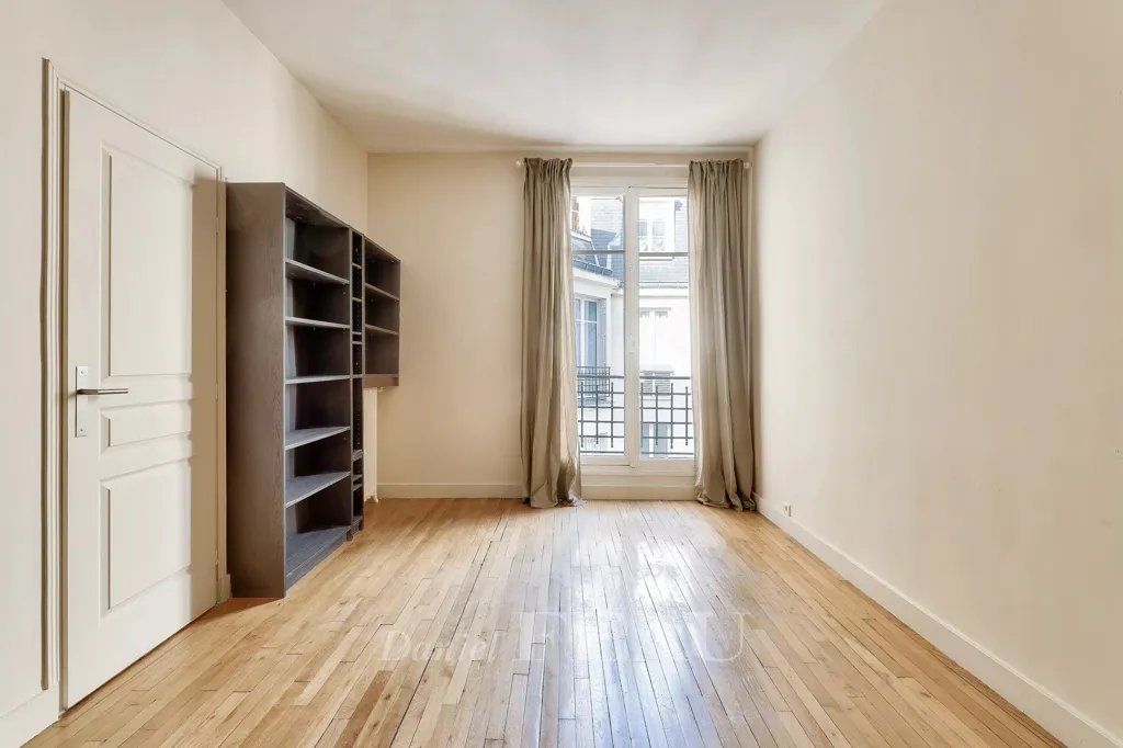 Rooms - Luxury Apartment with Balcony in Paris 16th