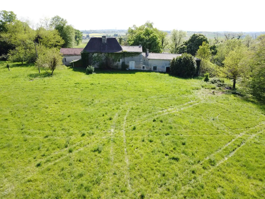 Vue aérienne - Maison Ancienne avec Chapelle à Mirambeau