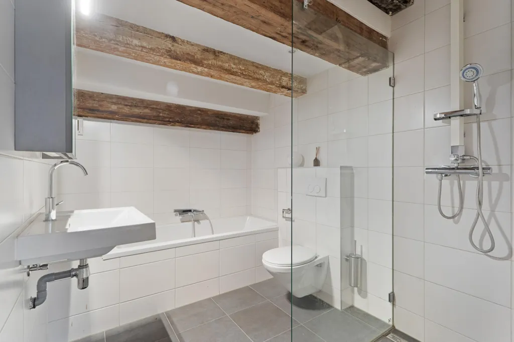 Vannitoad - Historic Canal House with Two Units in Amsterdam