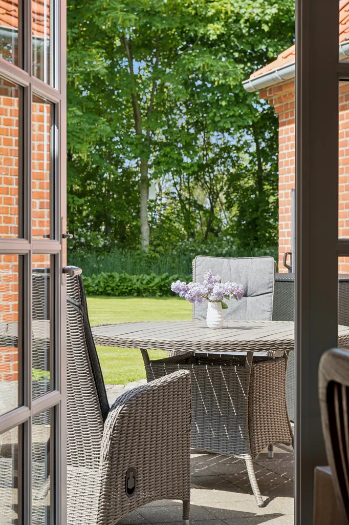 Terrasse - Modernised Villa with Forest View in West Jutland