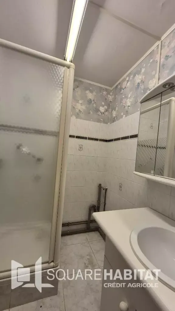 Bagni - 3-Bed Apartment with Balcony in Lens