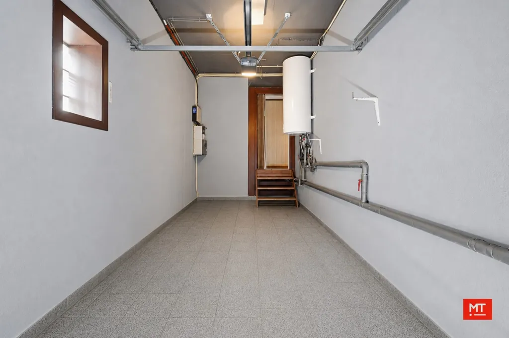 Garaaž - Renovatable House with Garden in Beselare