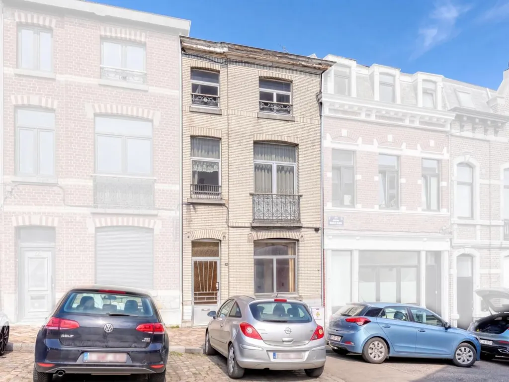 Extérieur - Maison à Rénover avec Grenier et Cave à Proximité des Commodités