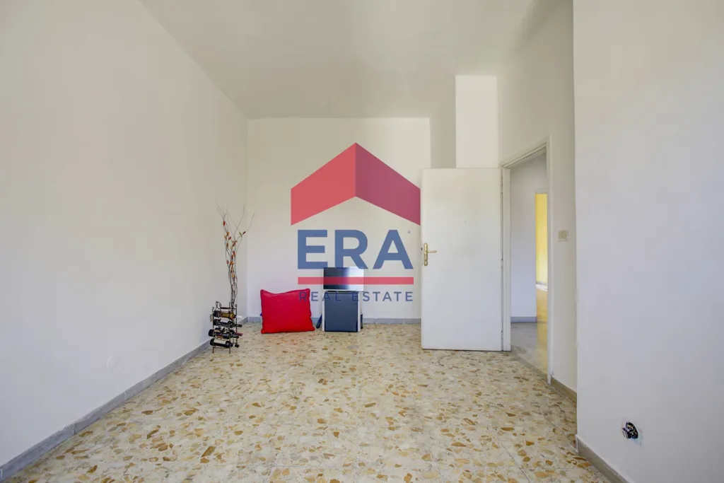 Entrée - Apartment to Renovate in Central Pomezia