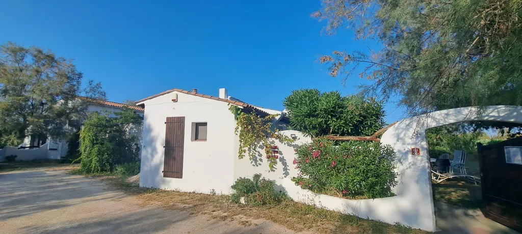 Välivaade - Charming Waterfront Property with Pool in Saintes Maries de la Mer
