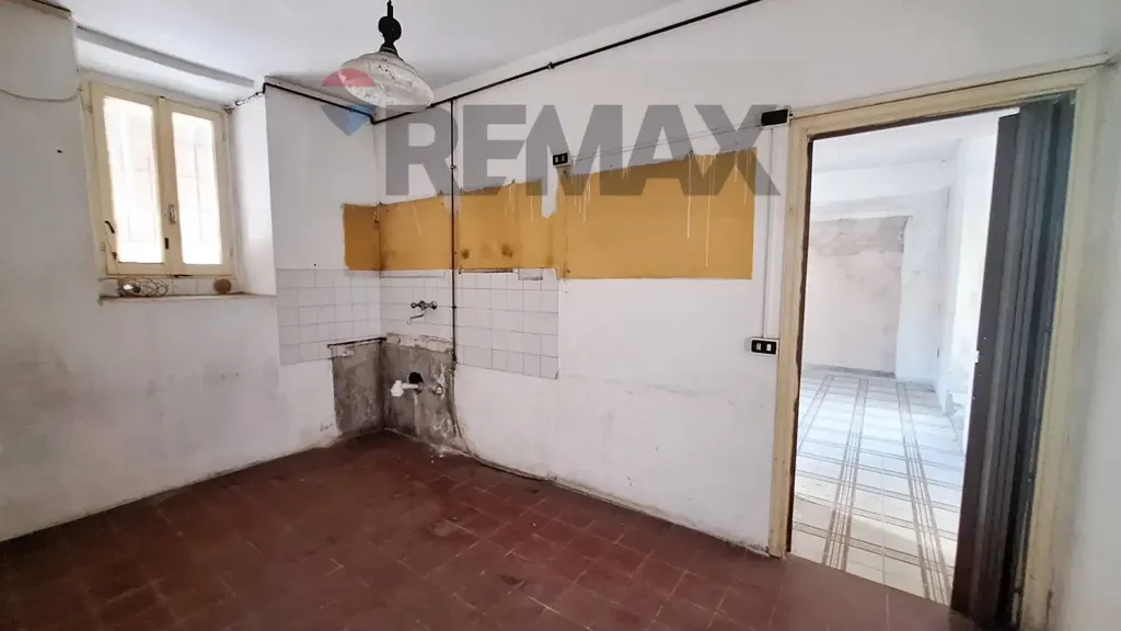 Rooms - Ground Floor Apartment to Renovate in Cairate