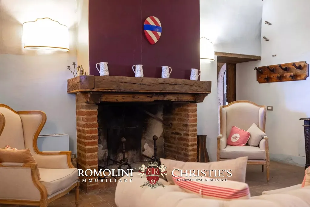 Elutuba - Historic Estate with Castle in Umbria