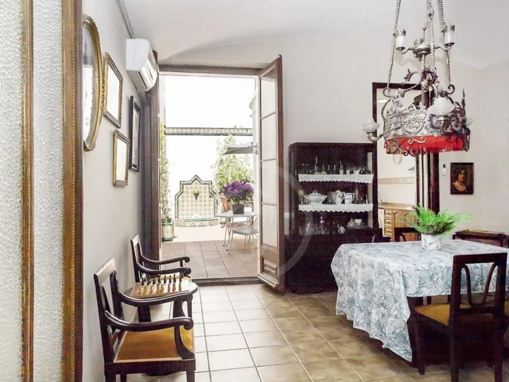 Salle à manger - Neoclassical House with Beach Proximity in Premià de Mar