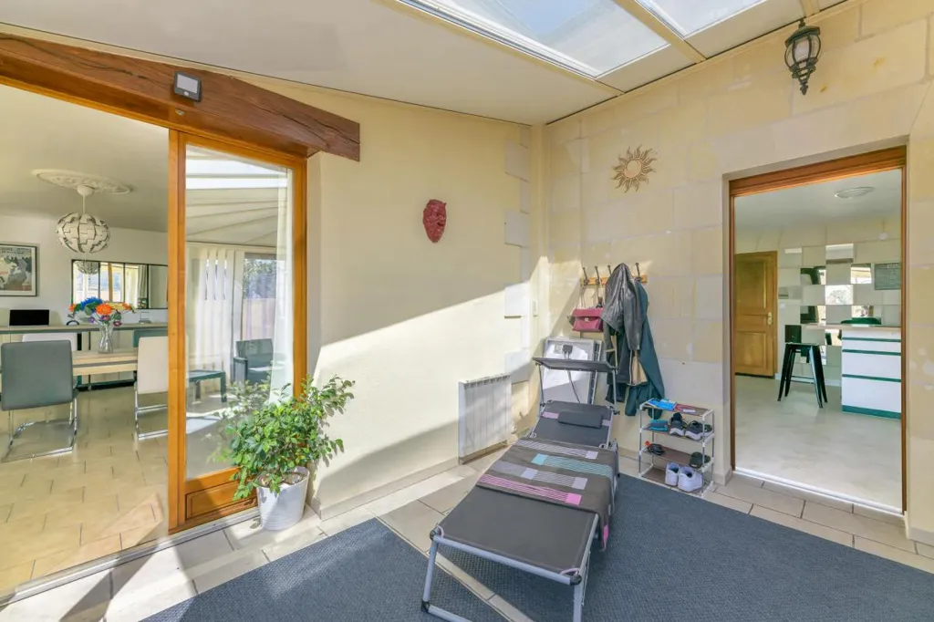Terrasse - Maison de 9 Pièces avec Jardin et Piscine à Bourgueil
