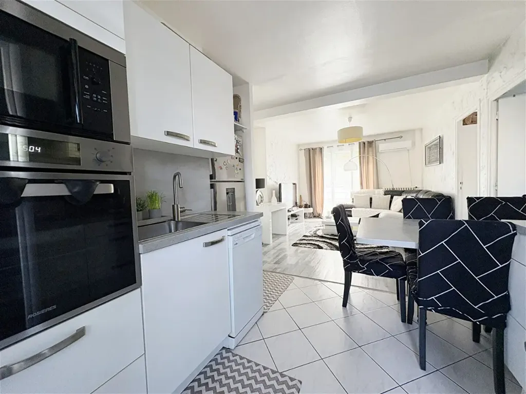 Cuisine - Appartement Traversant avec Balcon Sud à Domène