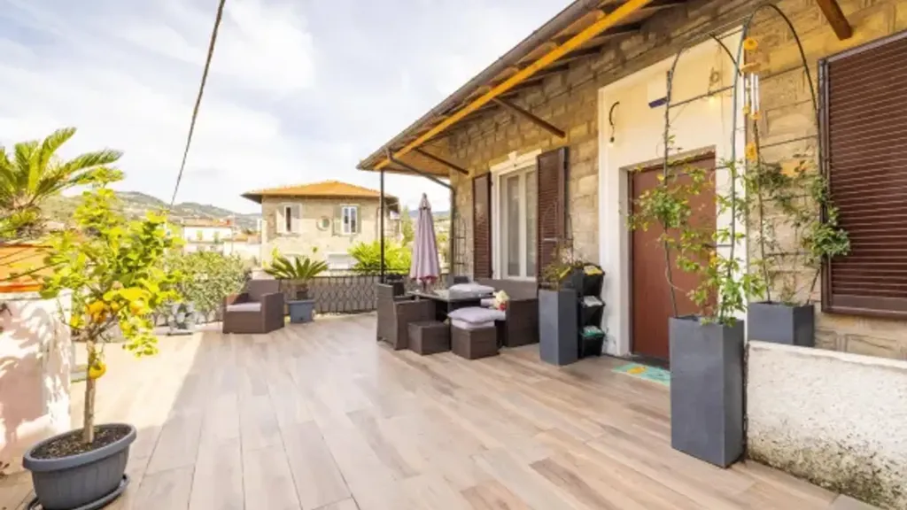 Terrasse - Trilocale with Terrace in Bordighera