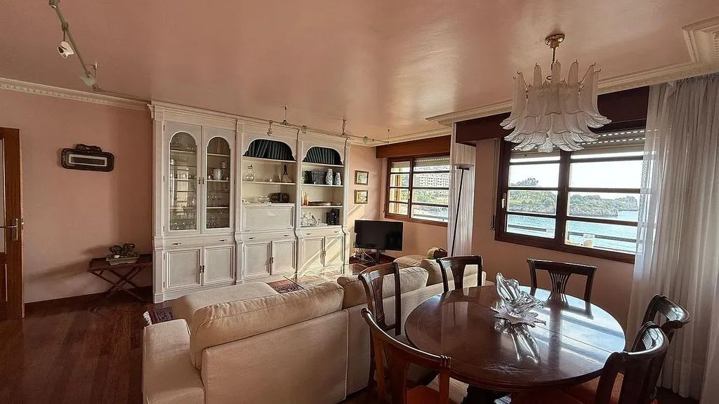 Salle à manger - Apartment with Pool and Sea View in Castro Urdiales