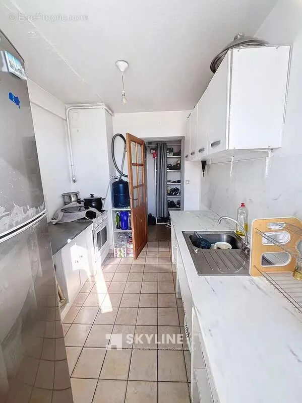 Köök - Bright 4-Bed Flat with Cave in Marseille 14th