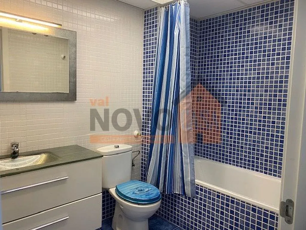 Salles de bain - 3-Bed Apartment with Garage in Benipeixcar