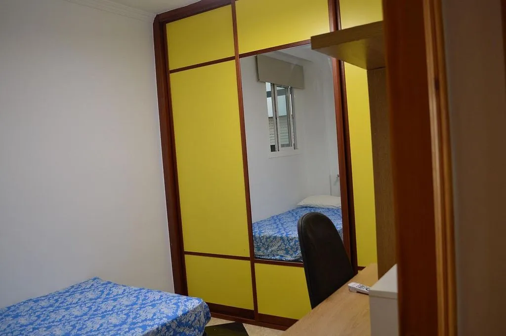 Magamistoad - Amueblated Flat with Balcony in Granada