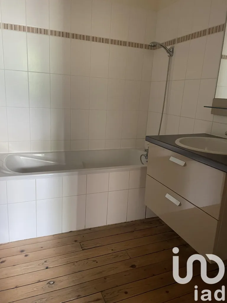 Bathrooms - Bright Apartment with Balcony in Vals-les-Bains
