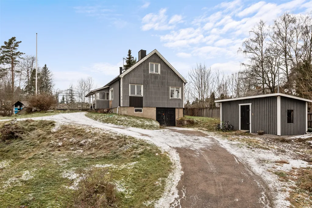 Välivaade - Spacious Villa with Central Location in Hallstavik