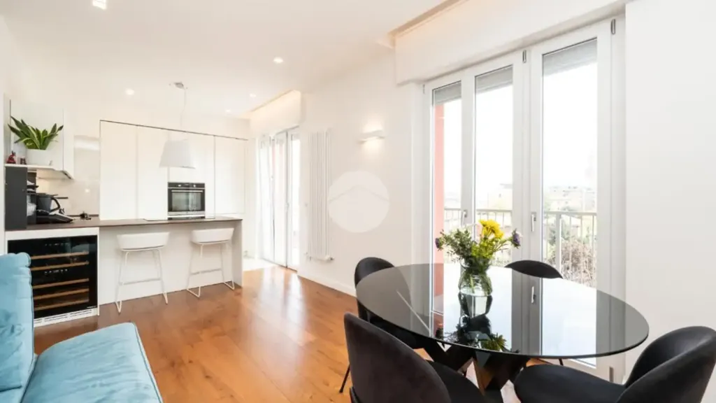 Salle à manger - Fully Furnished Triplex with Balcony in Pero