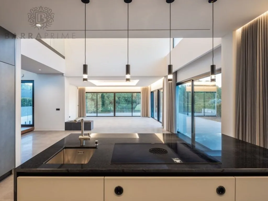 Kitchen - Contemporary Villa with Golf View in Vilamoura
