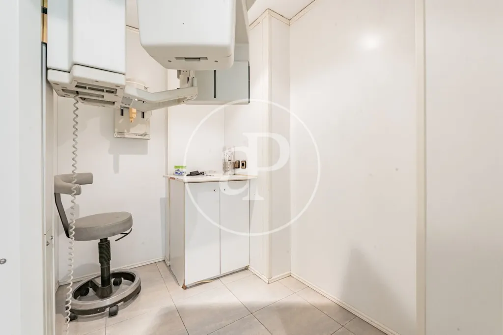 Bathrooms - 3-Bedroom Apartment near Retiro Park, Madrid