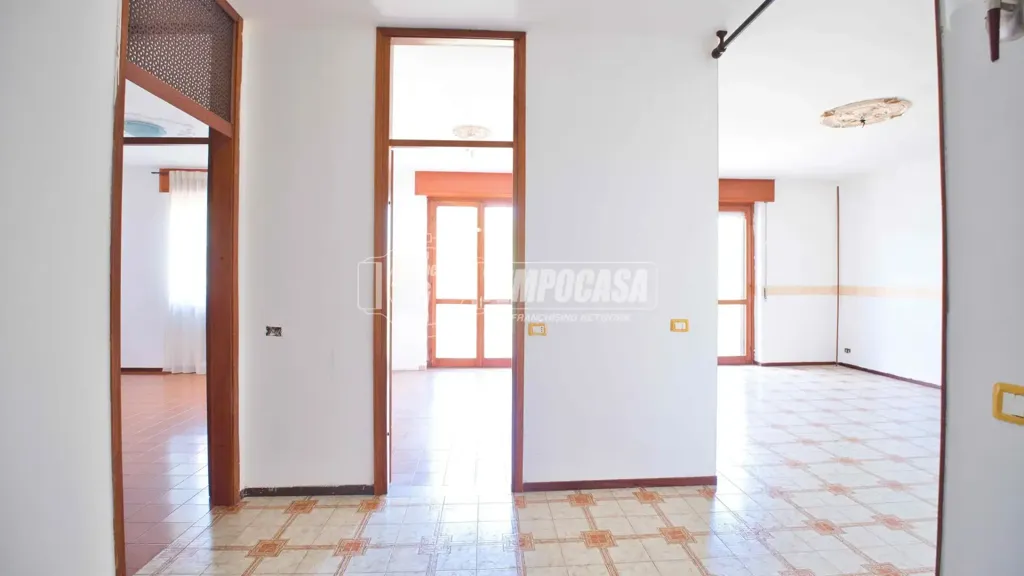 Esik - Bright 2-Bedroom Apartment with Balcony in Cameri