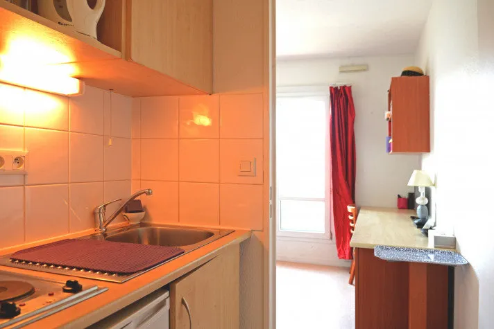 Cuisine - Studio avec Accès Facile aux Transports à Paris