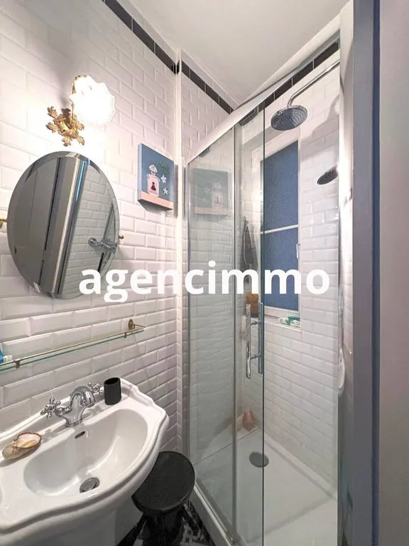 Bagni - Haussmannian Flat in Canal Saint Martin, Paris