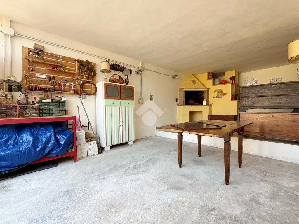 Garage - Independent House with Garden in Prato