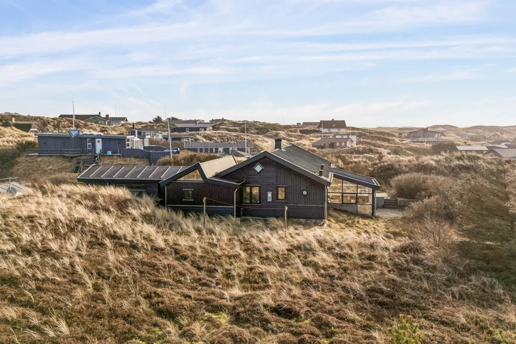 Õhuvaade - Cottage with Sea View in Søndervig