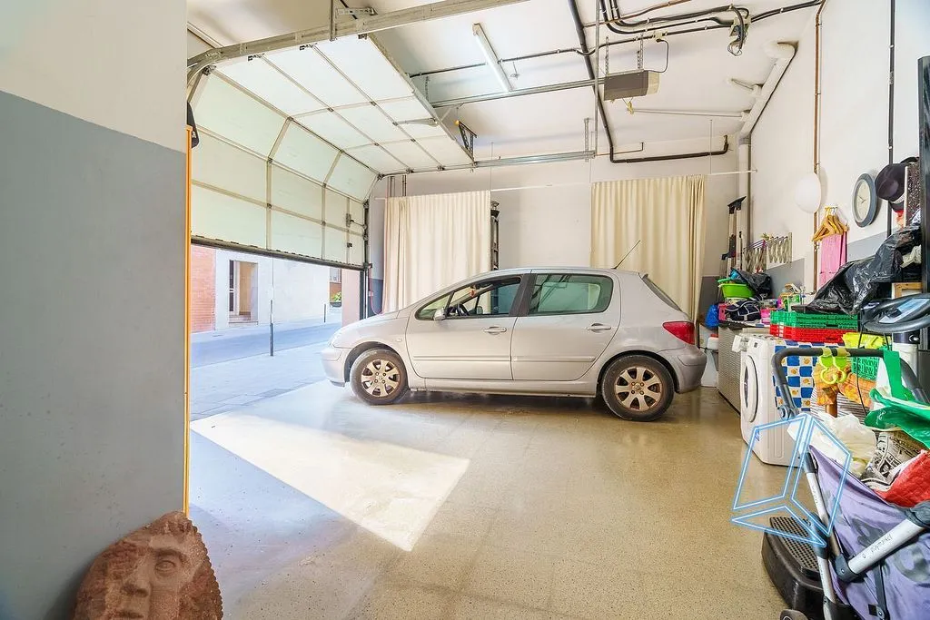 Garage - Charming Chalet with Terrace in Gavà Centre