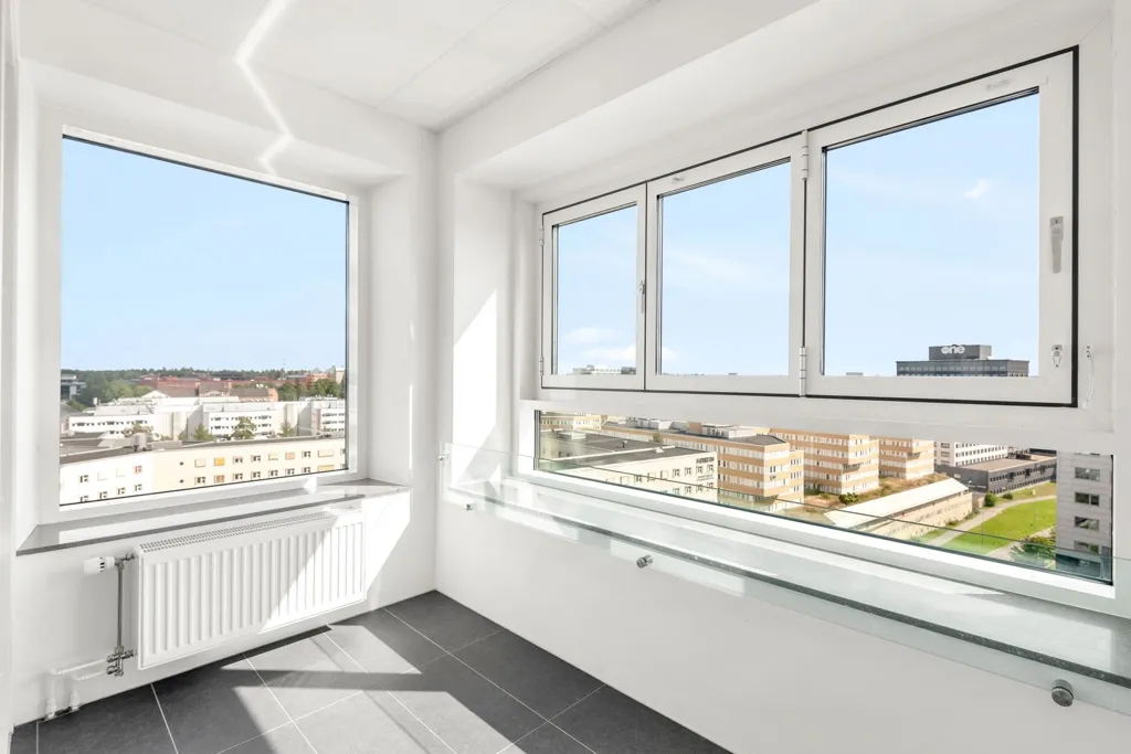 Pièces - Apartment with South-Facing Loggia in Kista