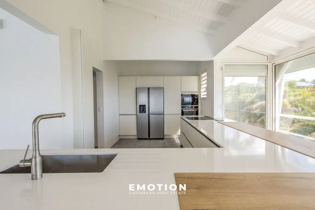 Cucina - Villa with 180° Sea View in Sainte-Anne