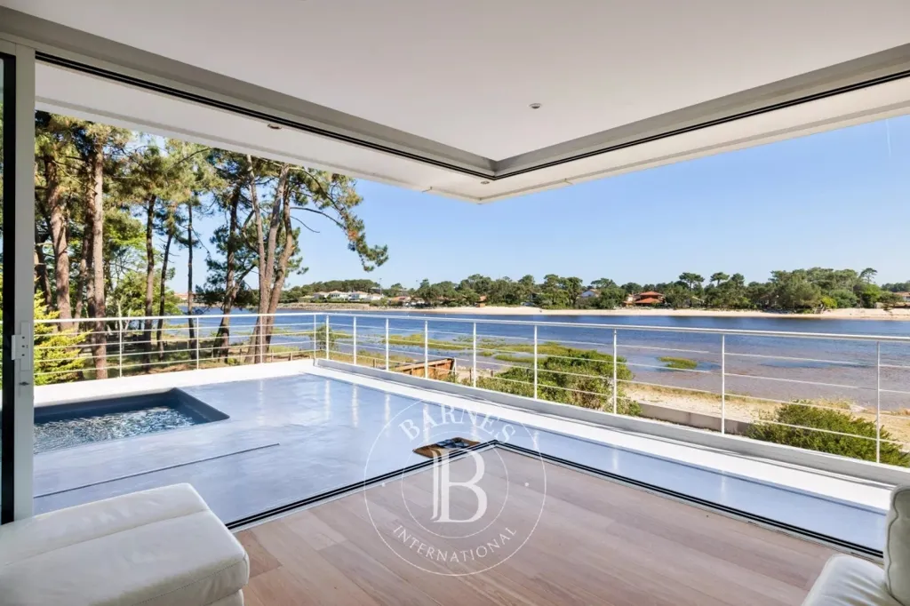 Living Room - Villa with Panoramic Water View in Mimisan