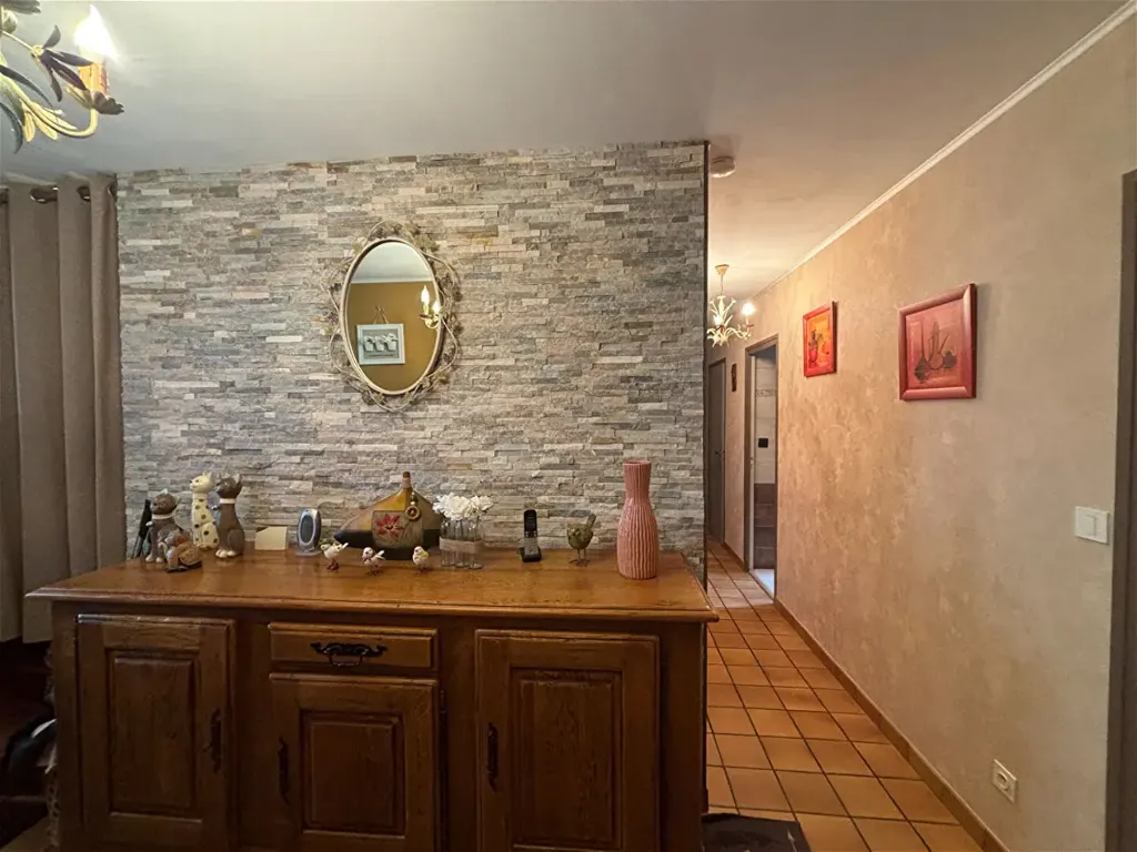 Esik - House with Pool in Abilly