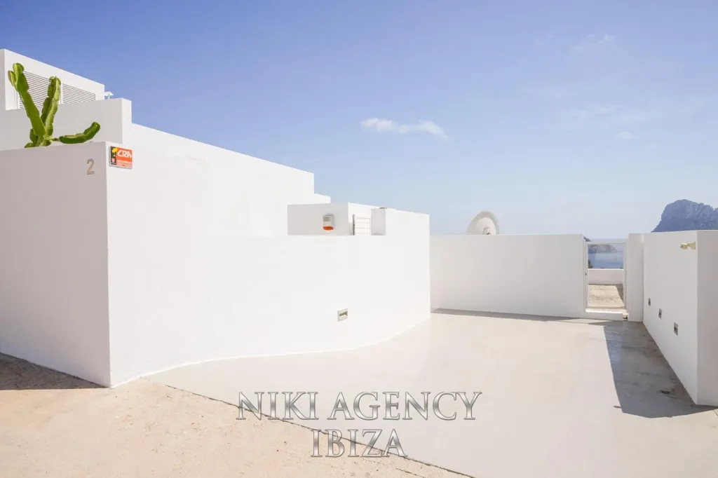 Aed - Contemporary Chalet with Private Pool in Cala Vedella