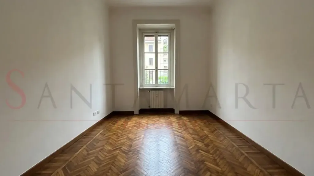 Toad - Rented Triplex with Parquet Floors in Milan