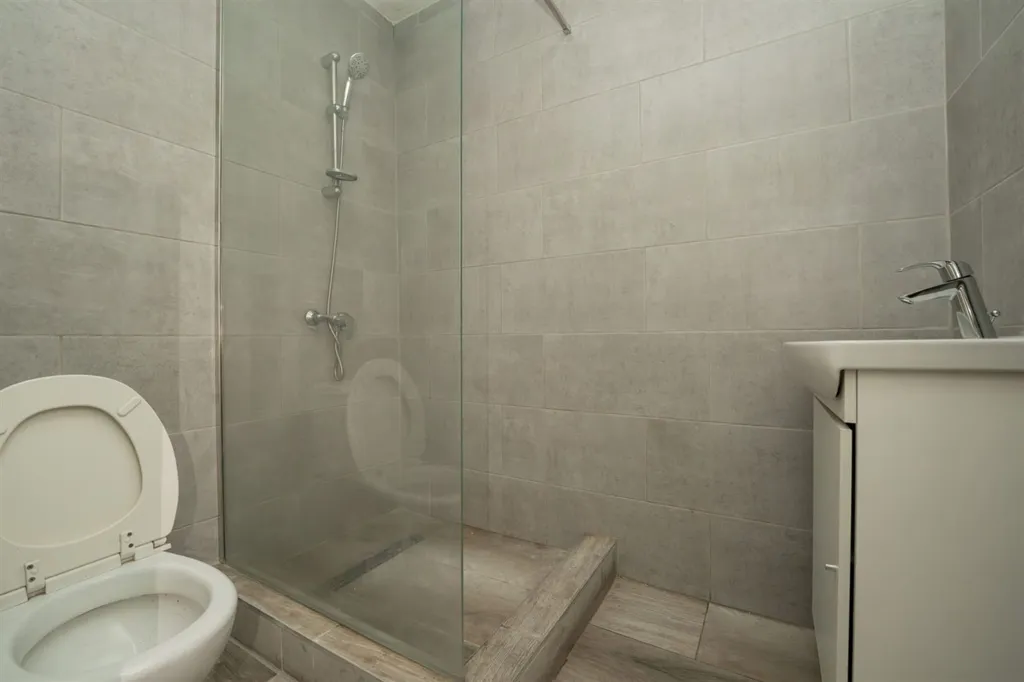 Salles de bain - Immeuble Mixte Rénové près de la Médiacité