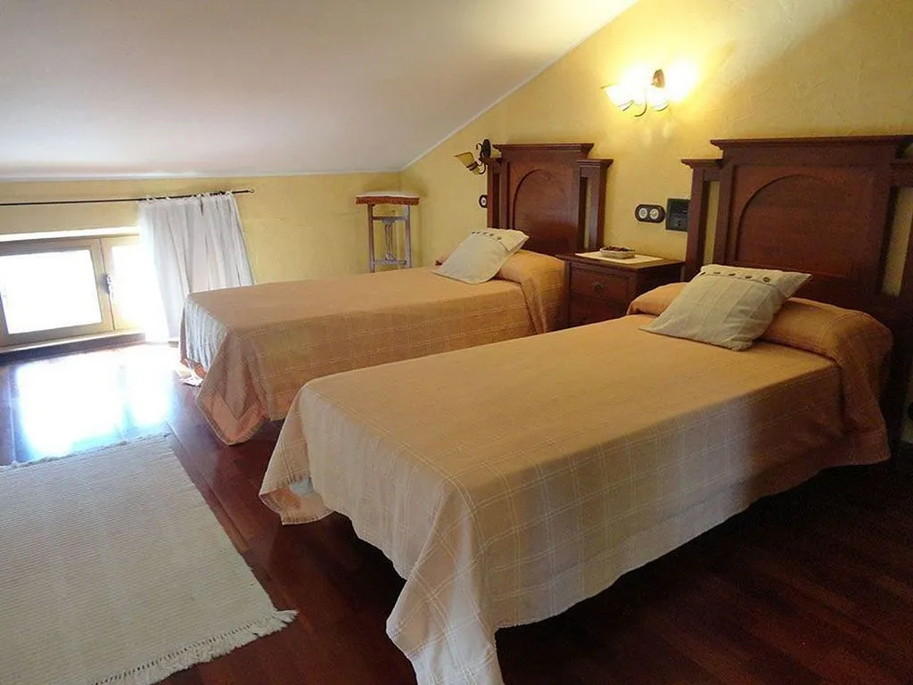 Chambres - Adosado with Rustic Decor in Riocavado de la Sierra