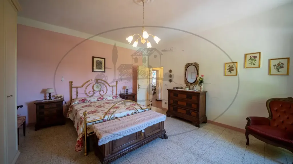 Magamistoad - Rustic Farmhouse with Multiple Uses in Figline Valdarno