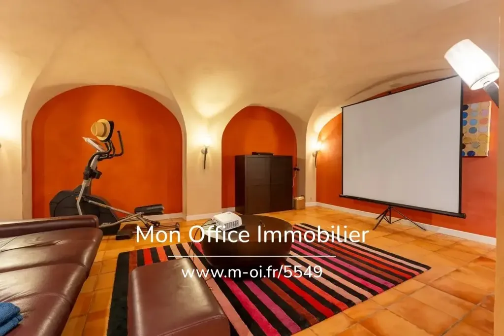 Stanze - 10-Bedroom House with Jacuzzi in Rognes