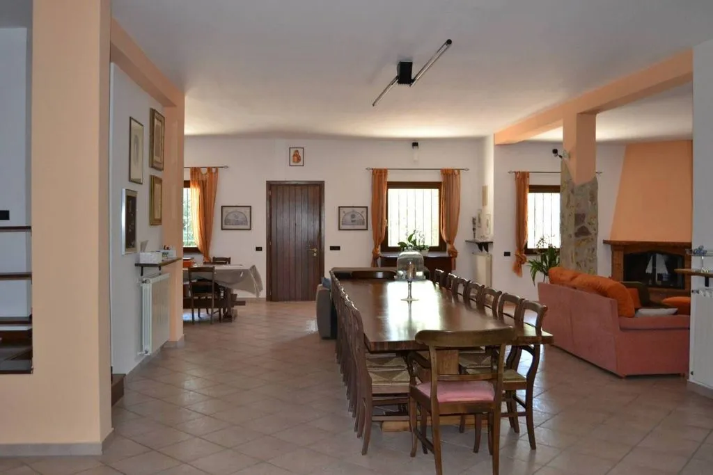 Salle à manger - Luxury Villa with Extensive Outdoor Space in Terni