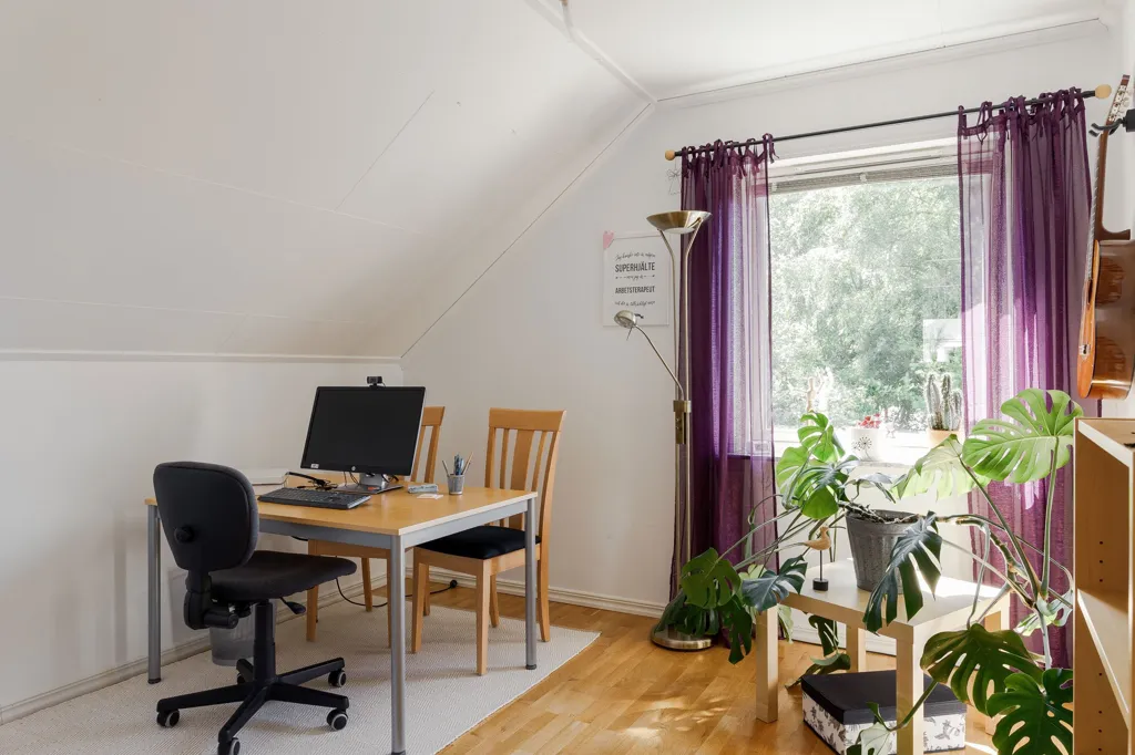 Kabinet - Charming Villa with Solar Panels in Lugnet